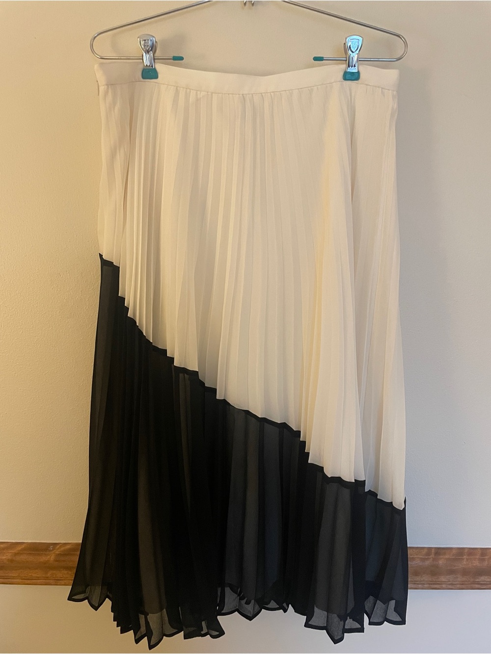 Banana Republic Two-Tone Asymmetrical Pleated Skirt in Ivory and Black